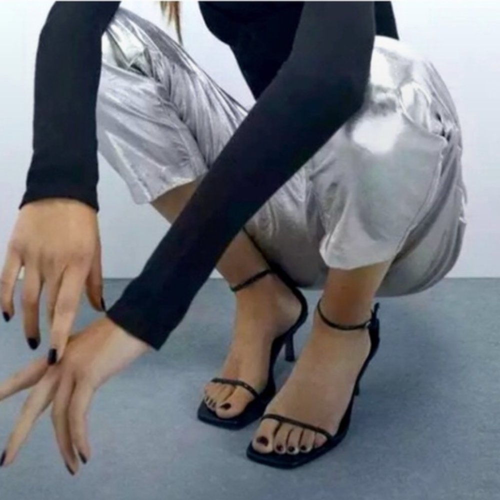 ZARA Minimalist Heeled Black Leather Sandals